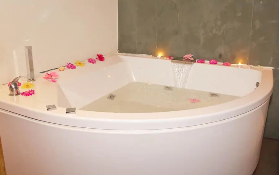 Soapy or Nuru with Jacuzzi, Yalena Erotic Masajes, Madrid