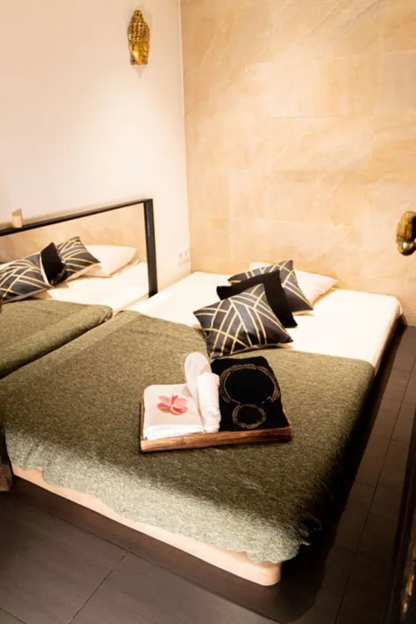 Four Hands on Tatami, Two Masseuses, Yalena Erotic Masajes, Madrid